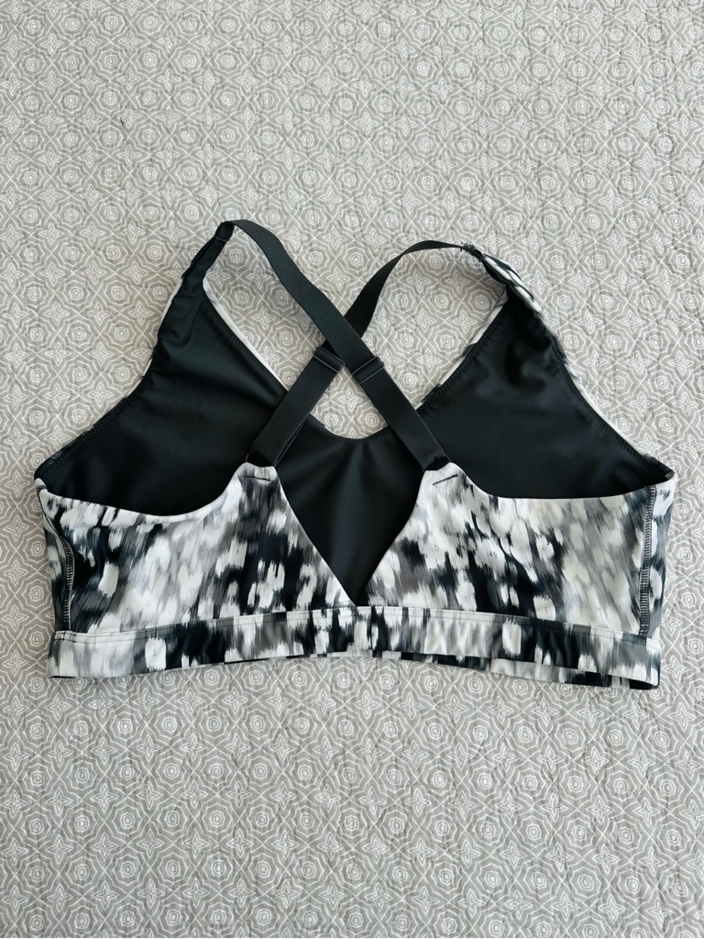 Offline by Aerie Shine Strappy Back Crisscross Sports Bra Black White Size XXL - Picture 3 of 6